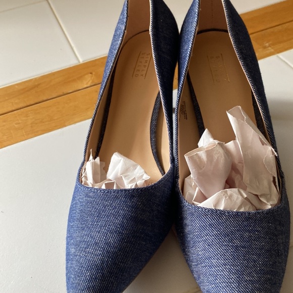 Simply Styled size 7M jeans fabric style shoes never been worn. - Picture 4 of 5